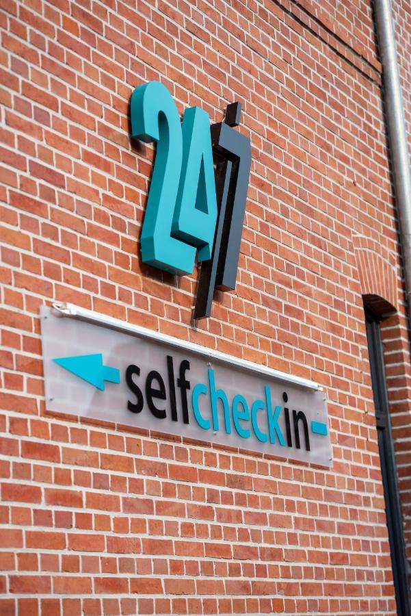 Отель 24/7 Selfcheckin Леер Экстерьер фото